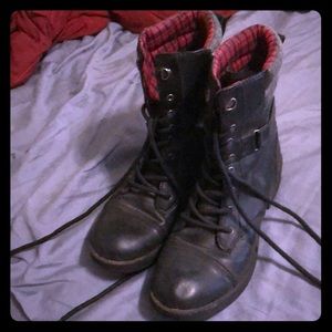 Women’s boots size 11